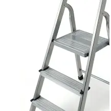 Scala alluminio 5 gradini Valentina antiscivolo 150 kg